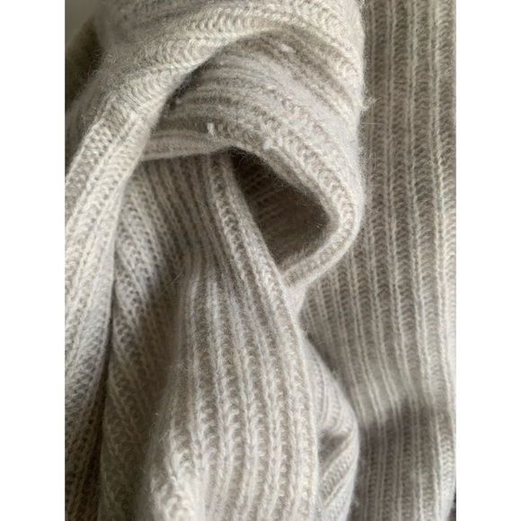 Only Mine Light Gray Cashmere Wide Sleeved Sweater Women’s Size Medium - Picture 6 of 6